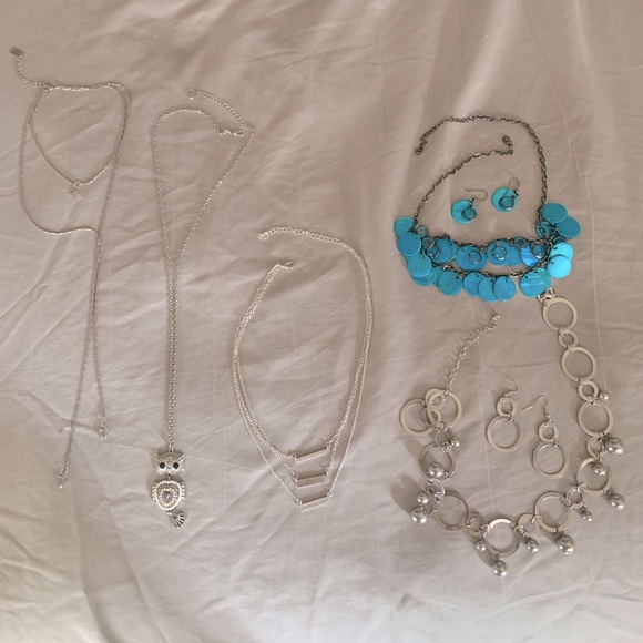 Jewelry - Costume jewelry bundle